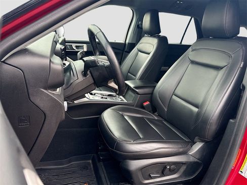 Used 2022 Ford Explorer XLT w/ Equipment Group 202A image 21