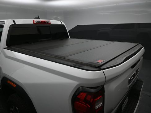 Used 2024 GMC Canyon Denali image 23