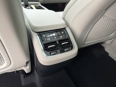 Certified 2023 Volvo XC90 B6 Core w/ Protection Package Premier image 18