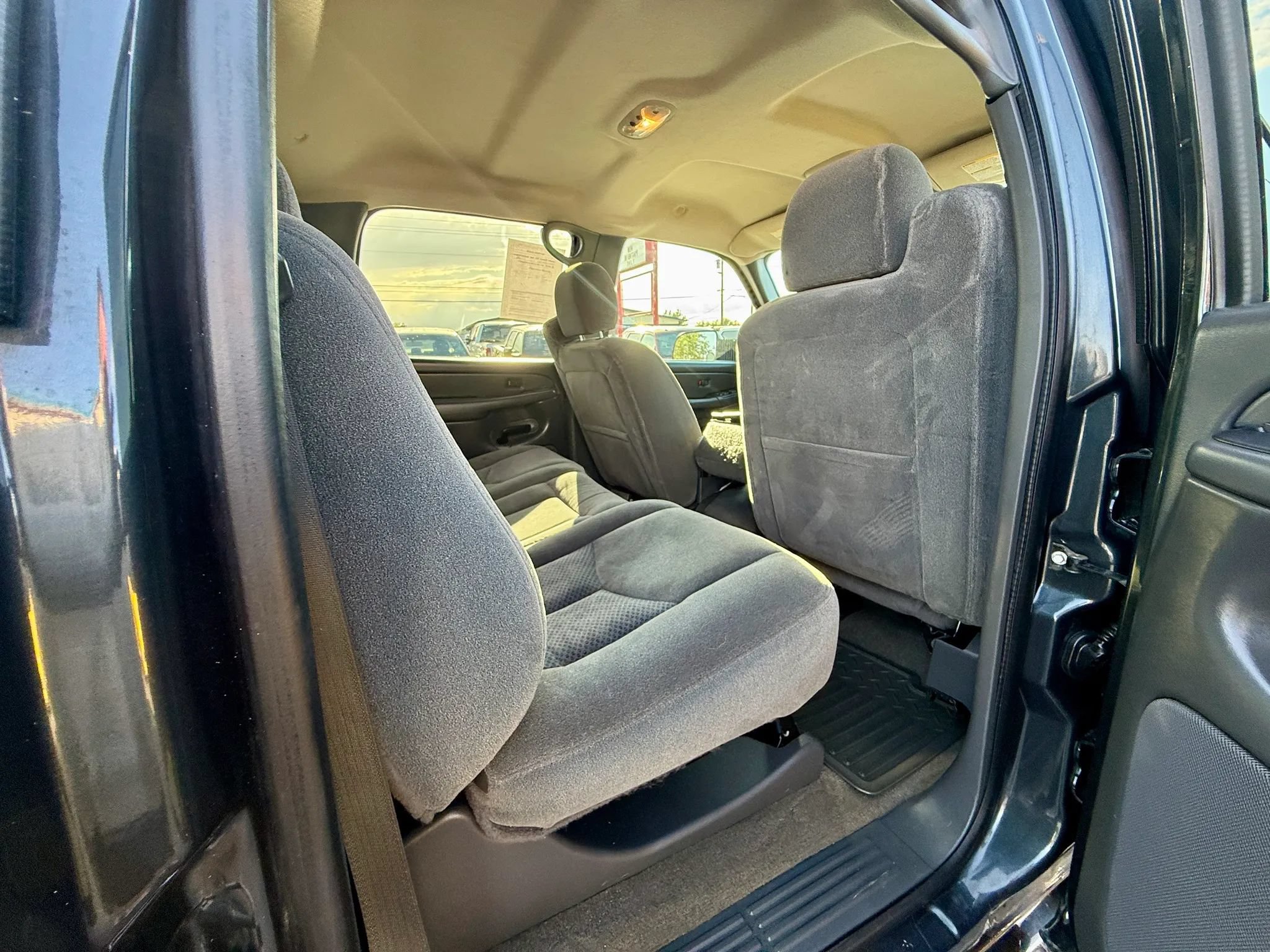 Used 2005 Chevrolet Silverado 3500 LS w/ Heavy-Duty Power Package AWD/4WD image 15