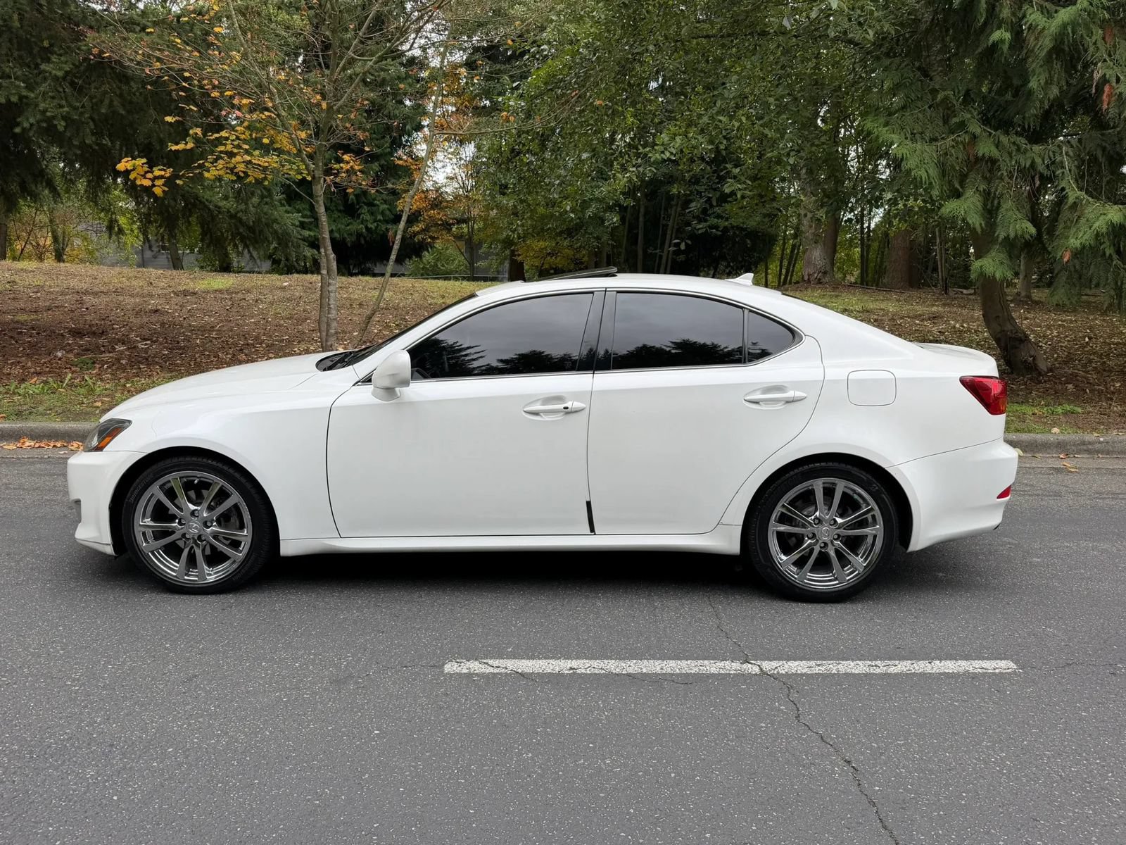 Used 2007 Lexus IS 250 w/ Premium Pkg RWD image 2