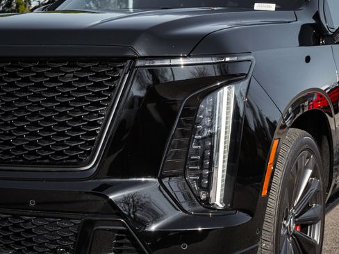 Used 2025 Cadillac Escalade V image 6