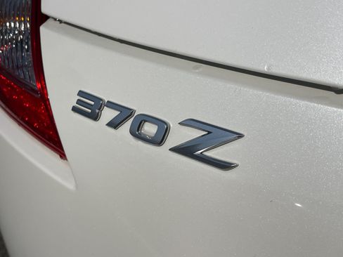 Used 2009 Nissan 370Z Coupe RWD image 19
