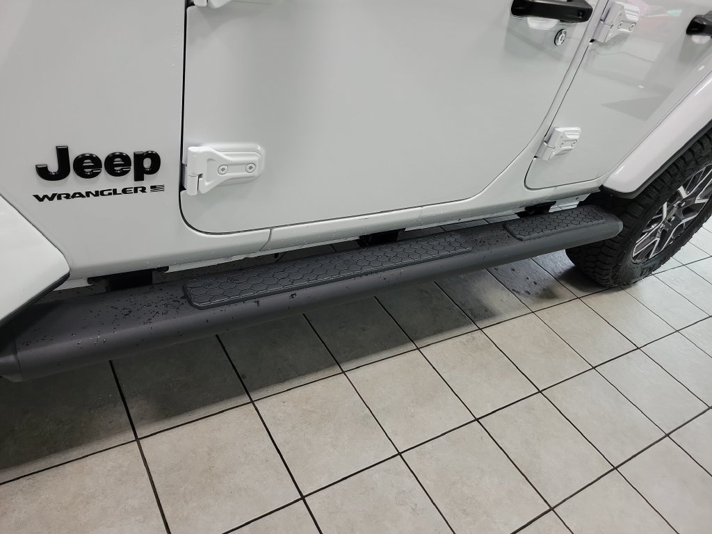 New 2026 Jeep Wrangler Unlimited Sahara w/ Technology Group AWD/4WD image 18