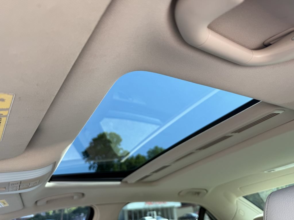 Used 2014 Mercedes-Benz E 350 Sedan image 40