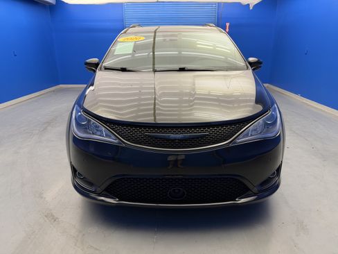 Used 2020 Chrysler Pacifica Limited w/ Advanced Safetytec Group FWD image 3