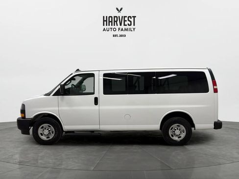 Used 2018 Chevrolet Express 2500 LS w/ Driver Convenience Package RWD image 2