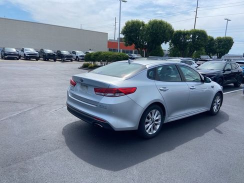 Used 2017 Kia Optima LX w/ Option Group 014 FWD image 5
