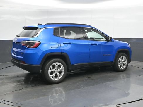Used 2024 Jeep Compass Latitude AWD/4WD image 2