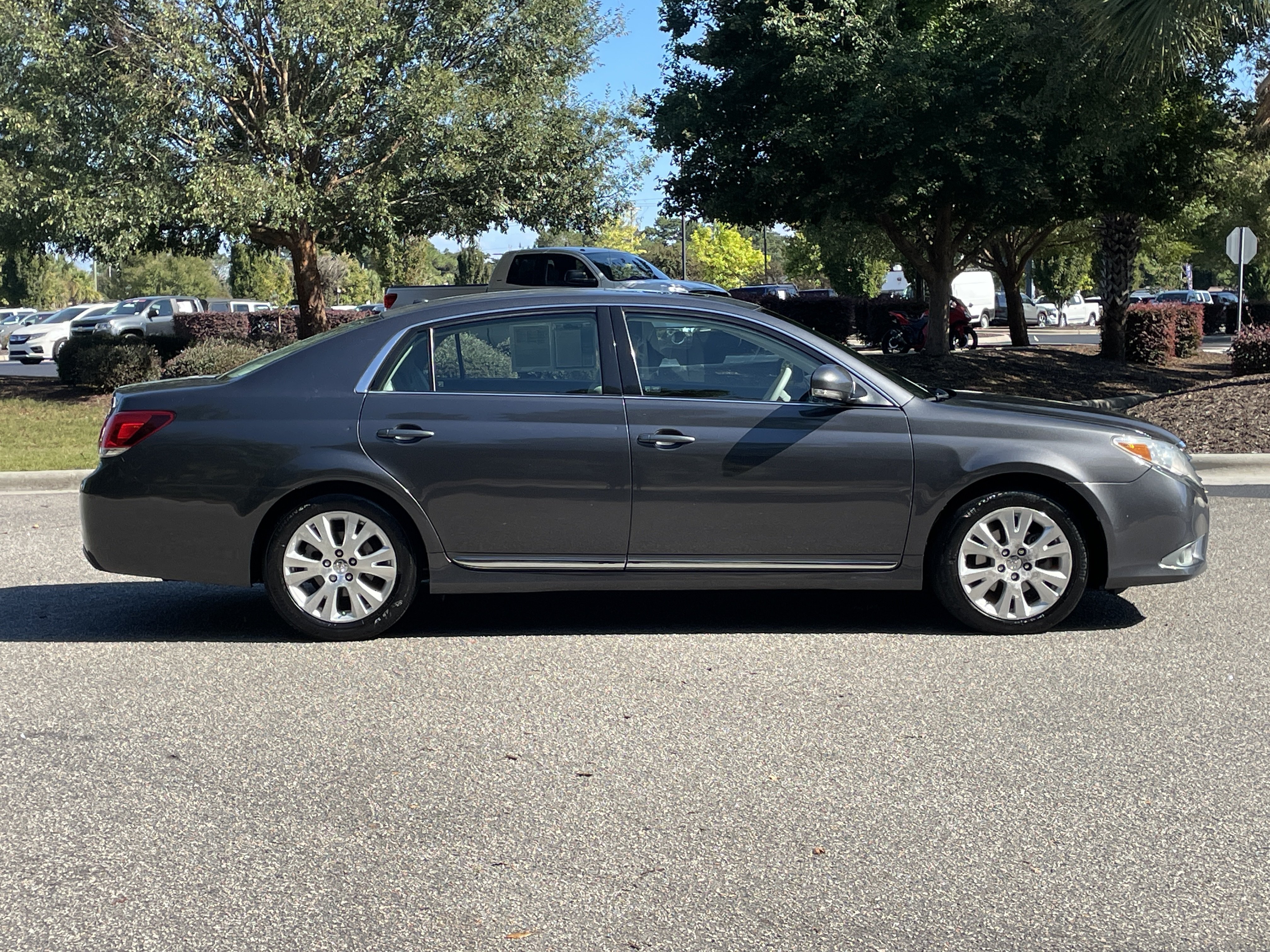 Used 2011 Toyota Avalon FWD image 10