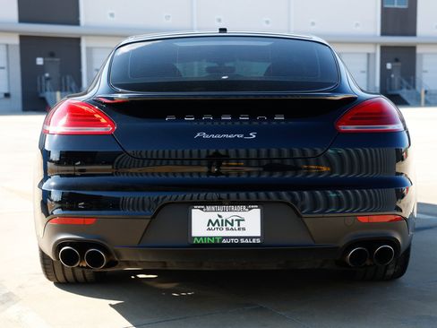 Used 2016 Porsche Panamera S image 12