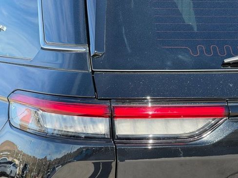 Used 2025 Jeep Grand Cherokee Laredo X w/ Trailer Tow Package image 11