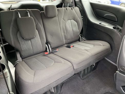 Used 2022 Chrysler Pacifica Touring image 22