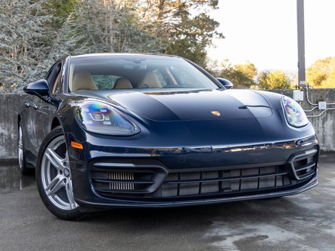 Certified 2022 Porsche Panamera image 9