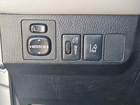 Used 2017 Toyota RAV4 Limited image 13