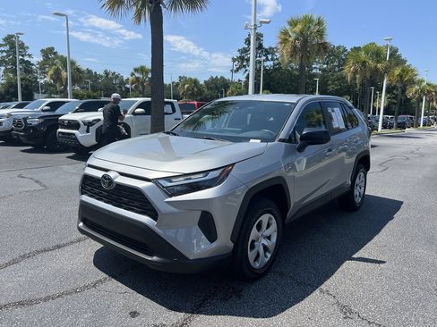 Used 2024 Toyota RAV4 LE FWD image 5