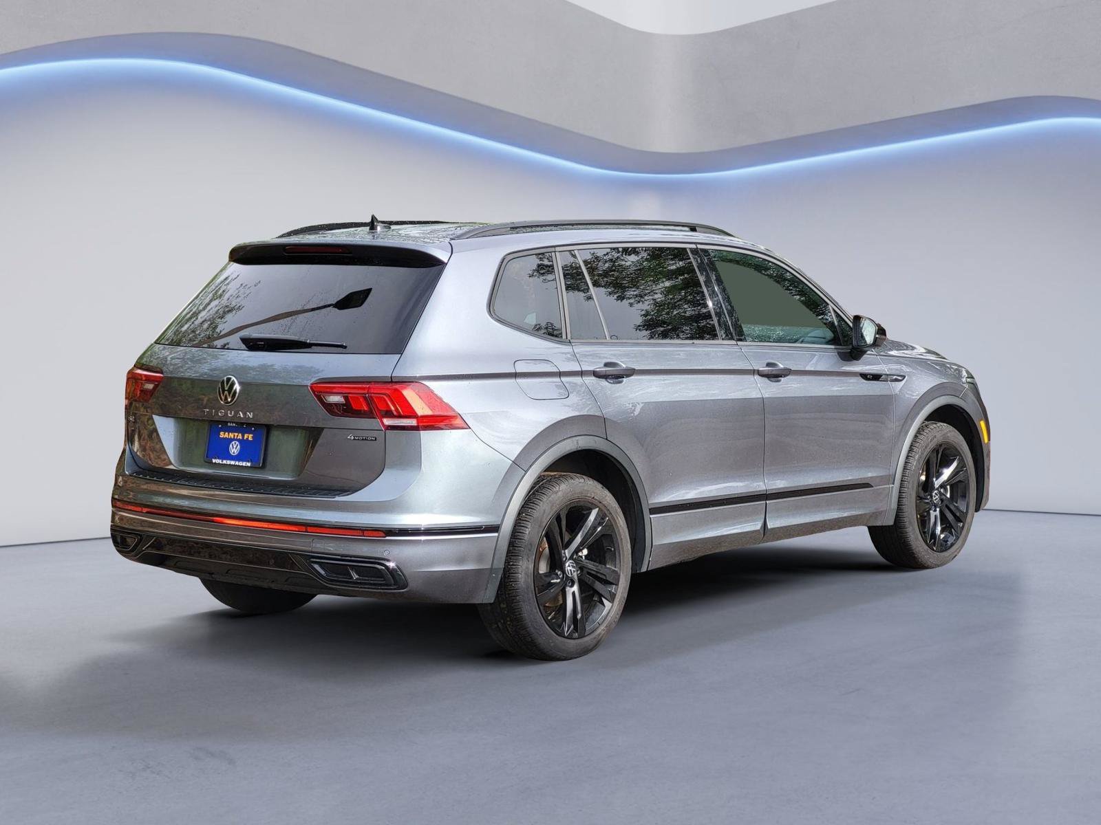 Used 2023 Volkswagen Tiguan SE R-Line AWD/4WD image 5