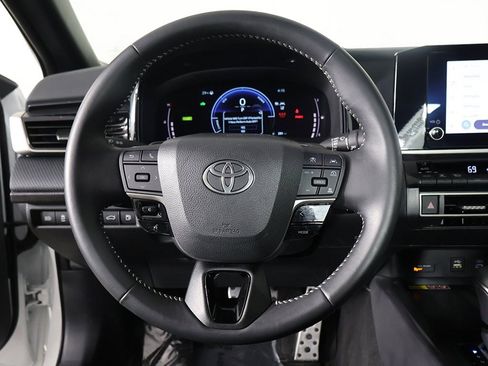 Used 2025 Toyota Camry SE image 34