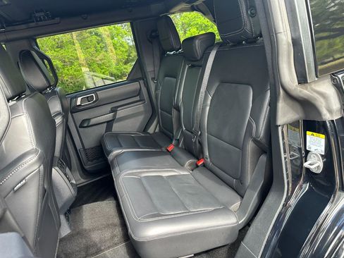 Used 2025 Ford Bronco Outer Banks image 15