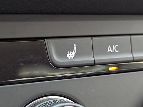 Used 2022 Volkswagen Taos SE image 21