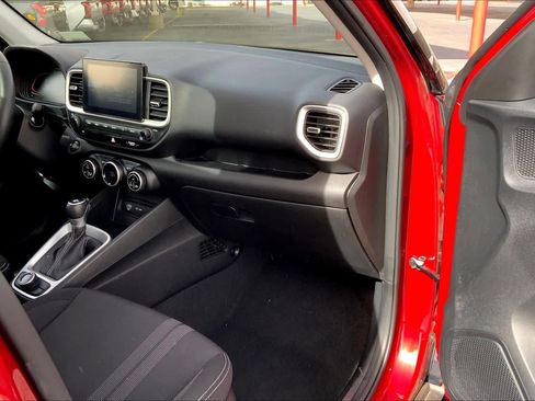 Used 2025 Hyundai Venue SEL image 17