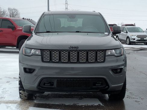 Used 2022 Jeep Grand Cherokee Altitude image 12