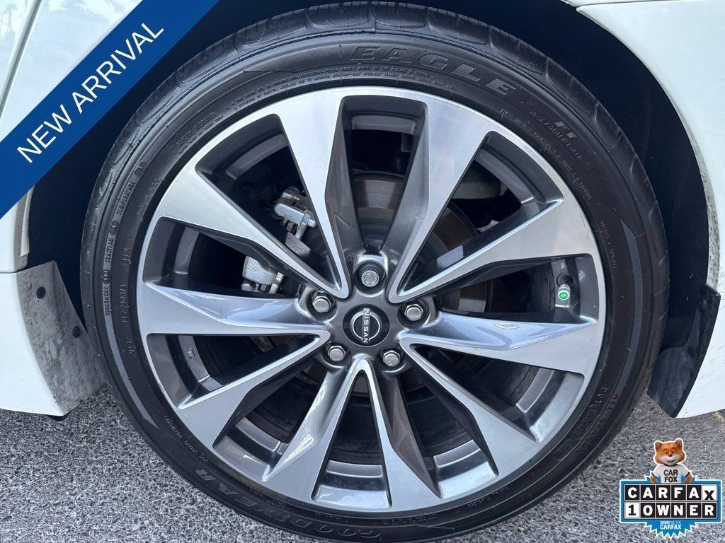 Used 2023 Nissan Maxima Platinum w/ Sport Mat Group FWD image 11