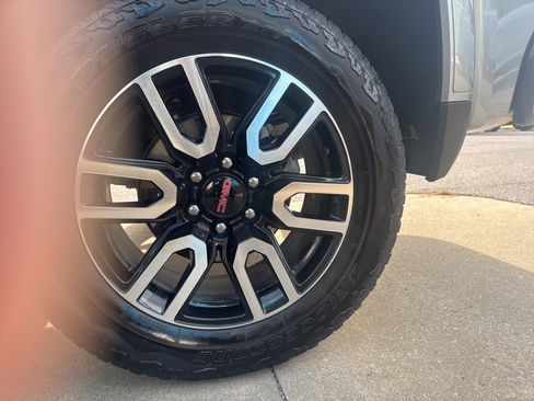 Used 2024 GMC Sierra 1500 AT4 w/ AT4 Preferred Package image 17