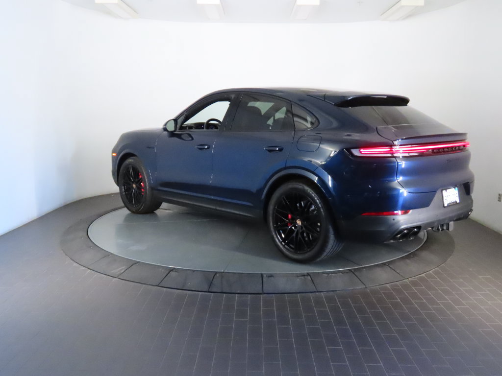 Used 2025 Porsche Cayenne S AWD/4WD image 3