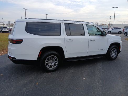 Used 2024 Jeep Wagoneer L 4WD image 3