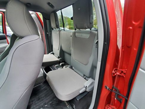 Used 2014 Toyota Tacoma 4x4 Access Cab V6 w/ TRD Sport Package image 12