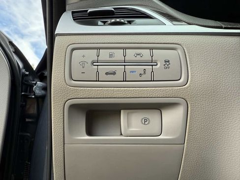 Used 2017 Genesis G80 3.8 image 37