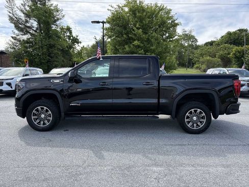Used 2024 GMC Sierra 1500 AT4 w/ Technology Package AWD/4WD image 9