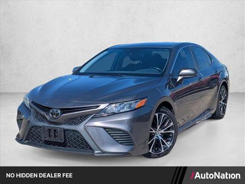 Used 2019 Toyota Camry SE FWD image 1