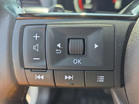Used 2022 Nissan Rogue Platinum w/ Head-Up Display Package FWD image 18
