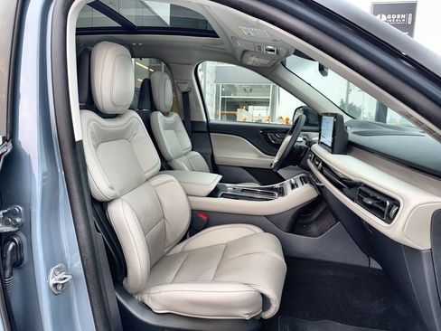 Certified 2025 Lincoln Aviator Reserve w/ Equipment Group 201A AWD/4WD image 28