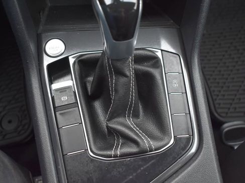 Used 2023 Volkswagen Tiguan SE image 28