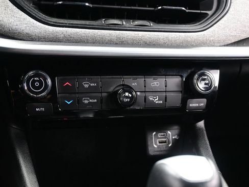Used 2024 Jeep Compass Latitude AWD/4WD image 22