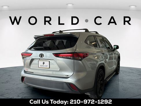 Used 2022 Toyota Highlander LE FWD image 5