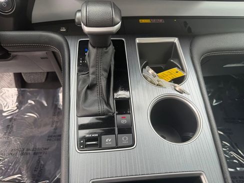 Used 2025 Toyota Sienna XLE FWD image 23