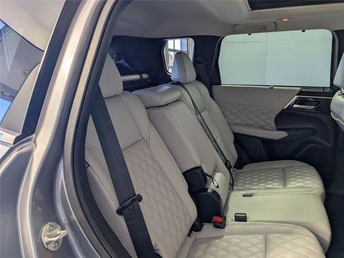 Used 2023 Mitsubishi Outlander SEL image 23