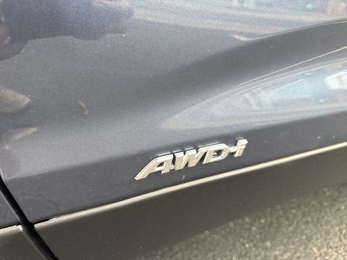 Used 2019 Toyota Highlander LE AWD/4WD image 11