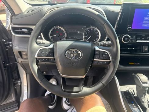 Used 2026 Toyota Highlander XLE AWD/4WD image 18