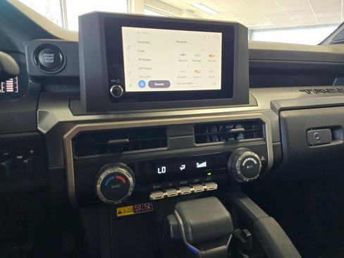 Certified 2025 Toyota Tacoma SR5 w/ SR5 Upgrade Package AWD/4WD image 25