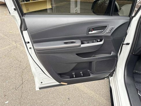 Used 2025 Toyota Sienna Limited image 13
