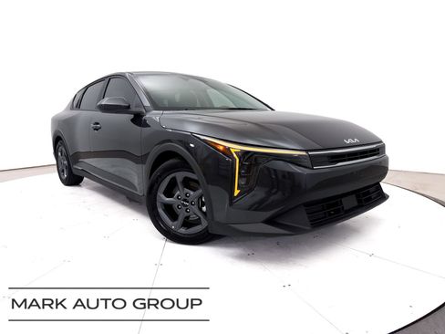 Certified 2025 Kia K4 FWD image 1