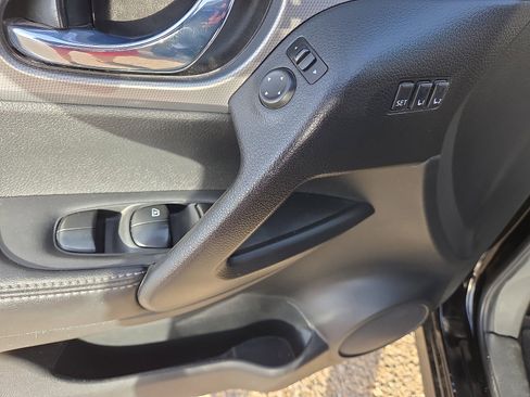 Used 2020 Nissan Rogue Sport SV w/ Technology Package image 11