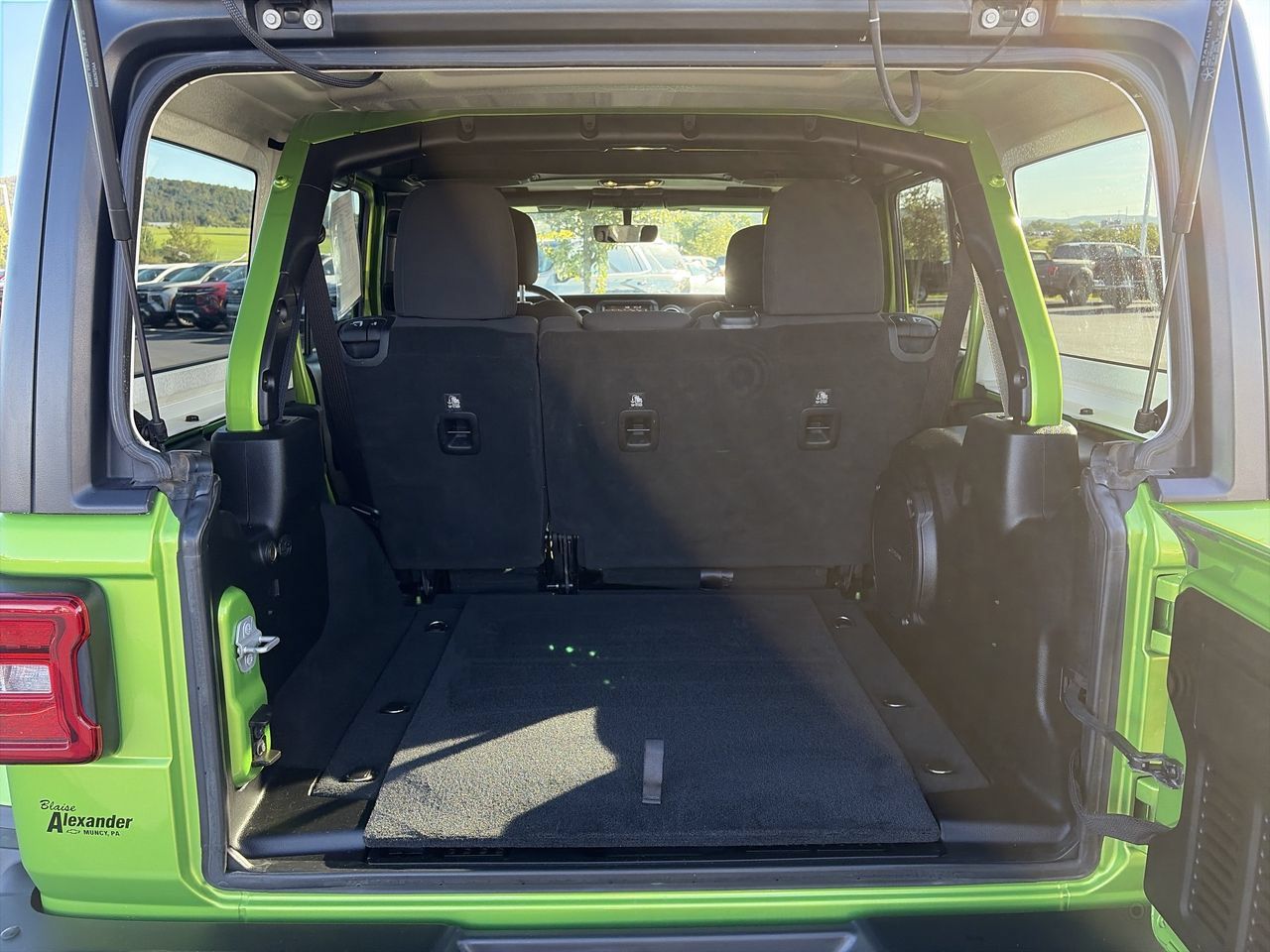 Used 2019 Jeep Wrangler Unlimited Rubicon AWD/4WD image 17