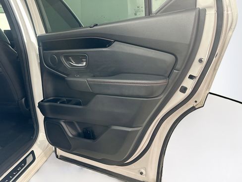 Used 2025 Honda Pilot TrailSport image 30