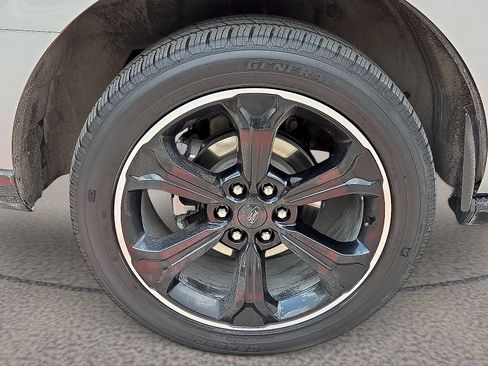 Certified 2024 Ford Expedition Limited RWD image 9